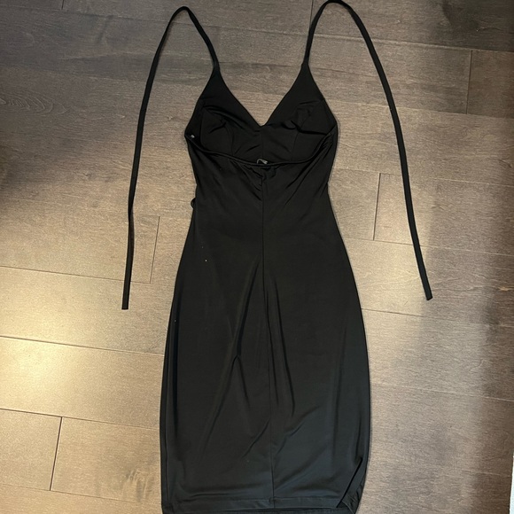 Solemio Los Angeles - Black halter dress with cutouts in the center - Picture 2 of 5